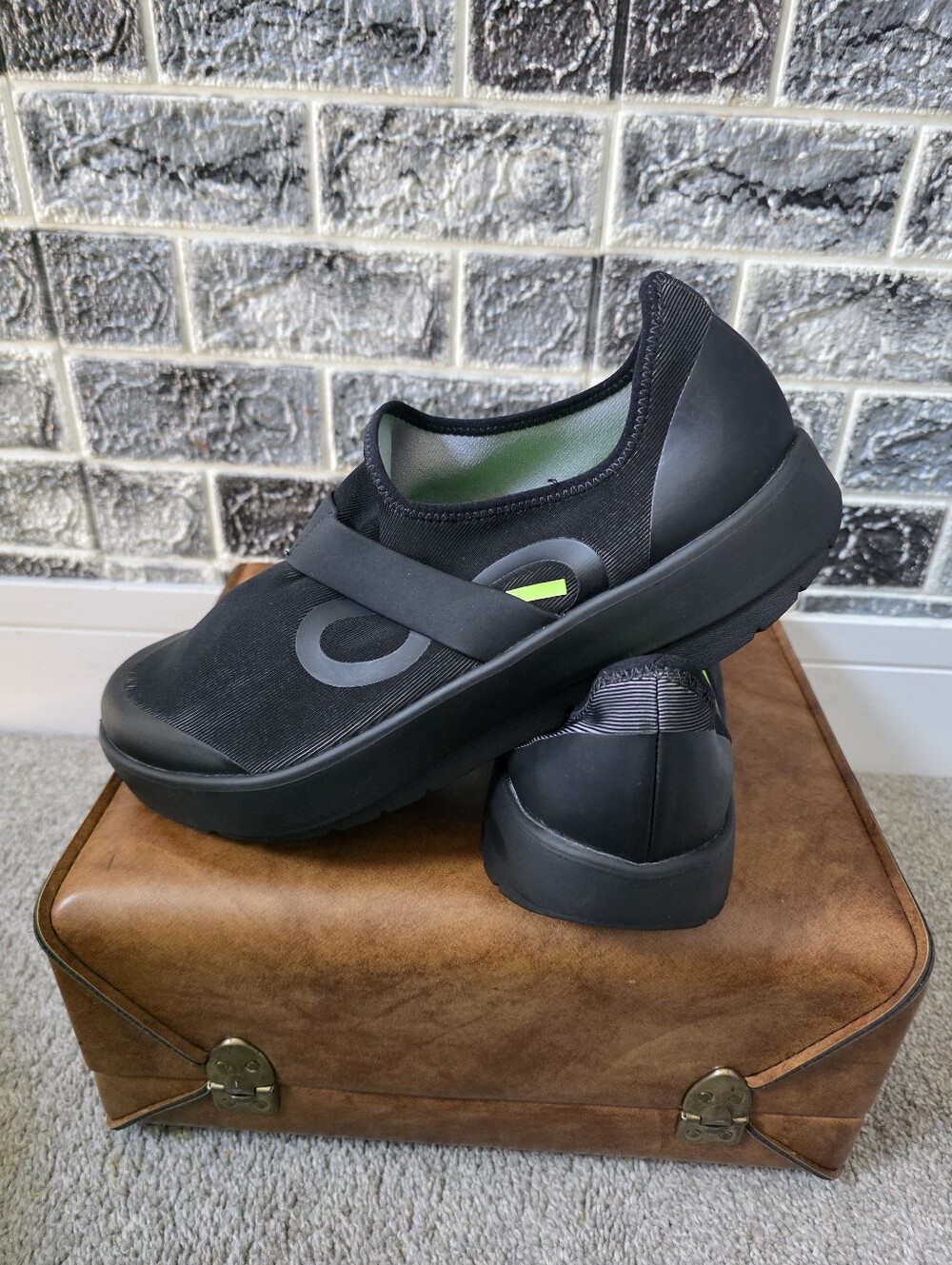 OOFOS Men's Black Slip-On Athletic Shoes Size 13 - Picture 4 of 10